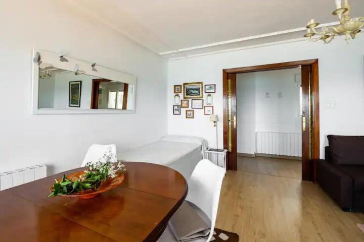 Apartamento Ezcurdia 22 Playa De San Lorenzo Primera Linea Gijon Bagian luar foto