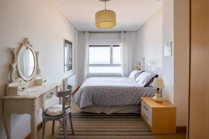 Apartamento Ezcurdia 22 Playa De San Lorenzo Primera Linea Gijon Bagian luar foto