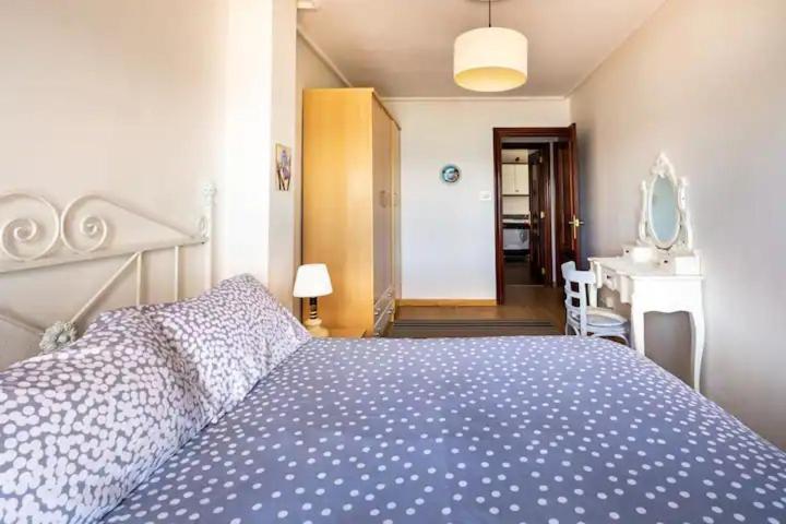 Apartamento Ezcurdia 22 Playa De San Lorenzo Primera Linea Gijon Bagian luar foto