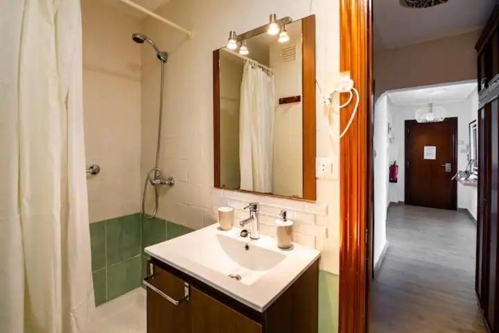 Apartamento Ezcurdia 22 Playa De San Lorenzo Primera Linea Gijon Bagian luar foto